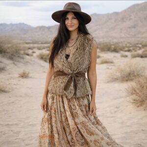 Shaggy Faux Fur Vest Velvet Tie  Tan Neutral Sz M